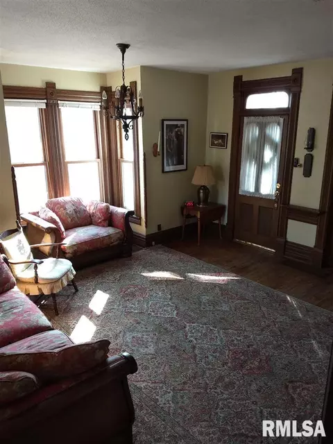 533 S Mcarthur St, Macomb, IL 61455 photo 2