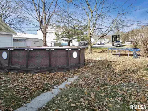 1114 E Washington St, Macomb, IL 61455 photo 4
