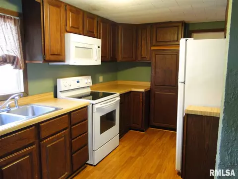 1114 E Washington St, Macomb, IL 61455 photo 9