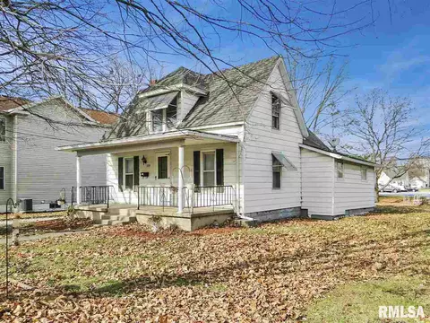 1114 E Washington St, Macomb, IL 61455 photo 2