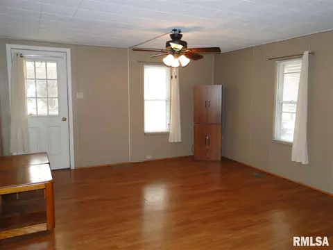 1114 E Washington St, Macomb, IL 61455 photo 5
