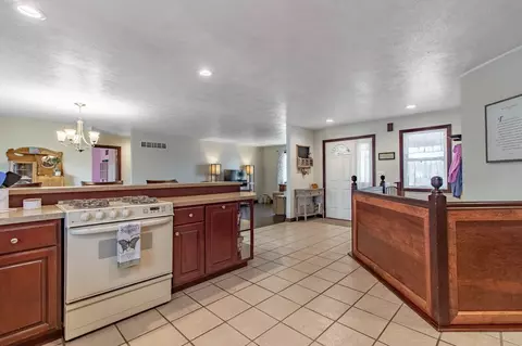 526 E Belaire Ct, Goodfield, IL 61742 photo 6