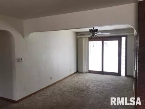 107 Robin Rd, Macomb, IL 61455 photo 7