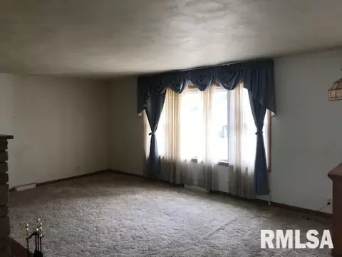 107 Robin Rd, Macomb, IL 61455 photo 9