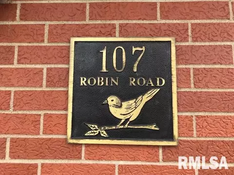 107 Robin Rd, Macomb, IL 61455 photo 2