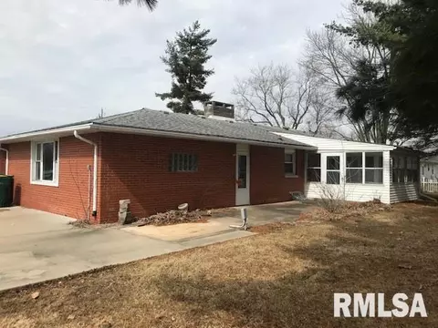 107 Robin Rd, Macomb, IL 61455 photo 4
