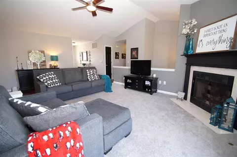 2329 W Marks Pl, Dunlap, IL 61525 photo 3
