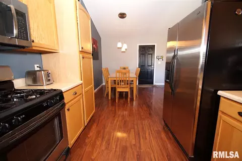 2329 W Marks Pl, Dunlap, IL 61525 photo 9
