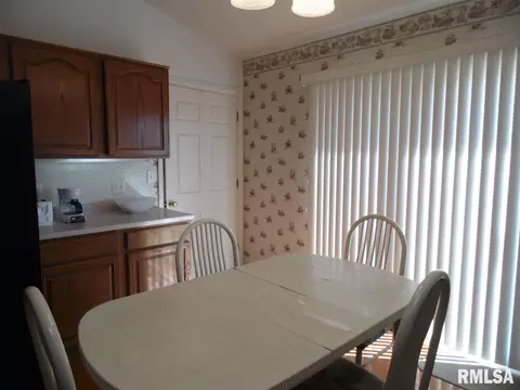 2007 Riverview Dr, Macomb, IL 61455 photo 10