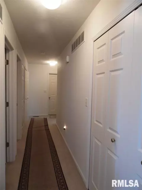 2007 Riverview Dr, Macomb, IL 61455 photo 11