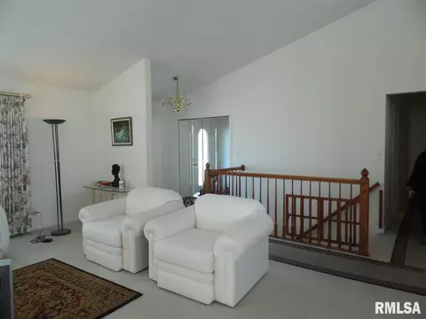 2007 Riverview Dr, Macomb, IL 61455 photo 2