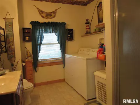 524 S 1st Ave, Canton, IL 61520 photo 8