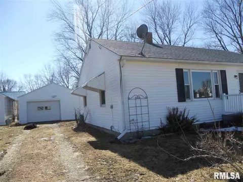 604 North St, Augusta, IL 62311 photo 2