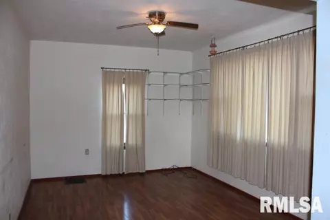 21619 E Hobbs Rd, Canton, IL 61520 photo 5