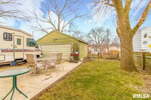 912 E Corrington Ave, Peoria, IL 61603 photo 3