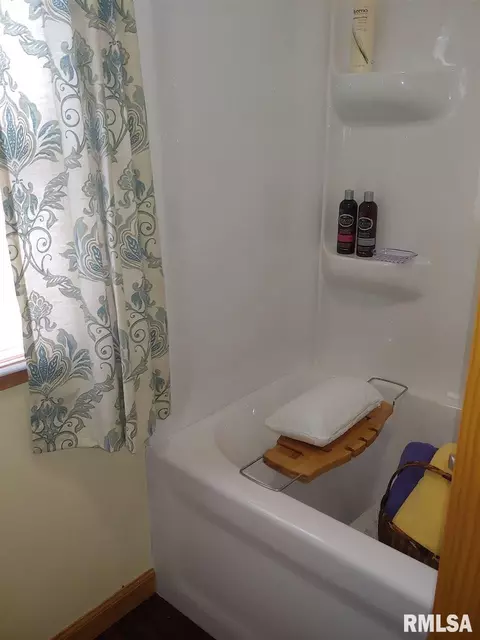 121 E Polk St, Cuba, IL 61427 photo 23