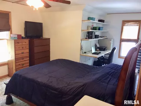 329 S Dudley St, Macomb, IL 61455 photo 17