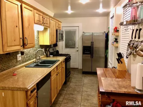 329 S Dudley St, Macomb, IL 61455 photo 9