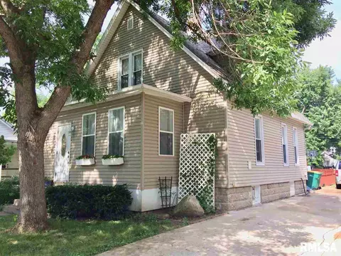 329 S Dudley St, Macomb, IL 61455 photo 1