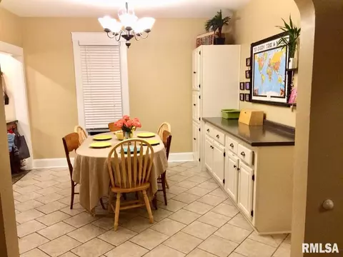 329 S Dudley St, Macomb, IL 61455 photo 7