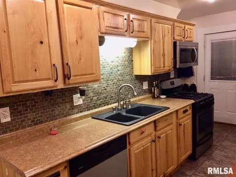 329 S Dudley St, Macomb, IL 61455 photo 10