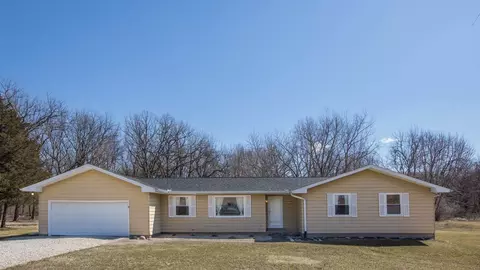 8712 N Willow Dr, Edwards, IL 61528 photo 2