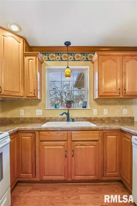 4724 W Pendleton Pl, Peoria, IL 61615 photo 9