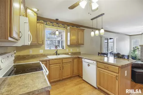 4724 W Pendleton Pl, Peoria, IL 61615 photo 8
