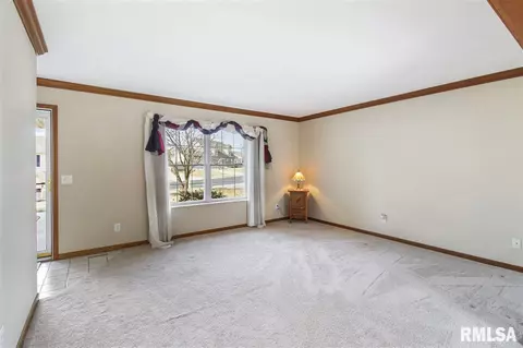 4724 W Pendleton Pl, Peoria, IL 61615 photo 6