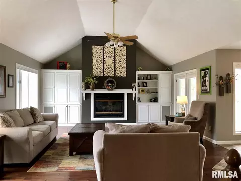 4 Marty Ln, Macomb, IL 61455 photo 3