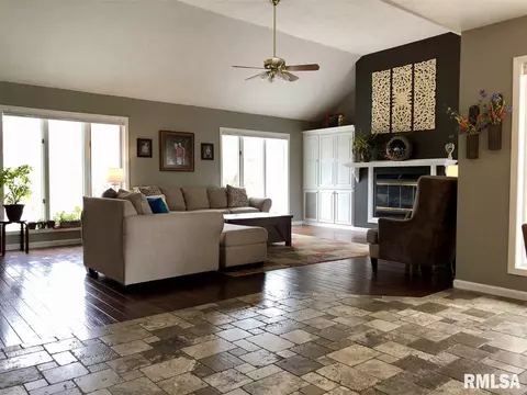 4 Marty Ln, Macomb, IL 61455 photo 9