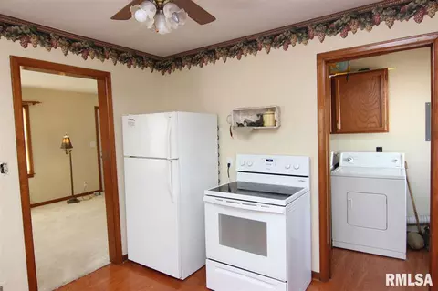 105 W Sunny Ln, Eureka, IL 61530 photo 3