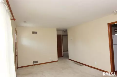 105 W Sunny Ln, Eureka, IL 61530 photo 8