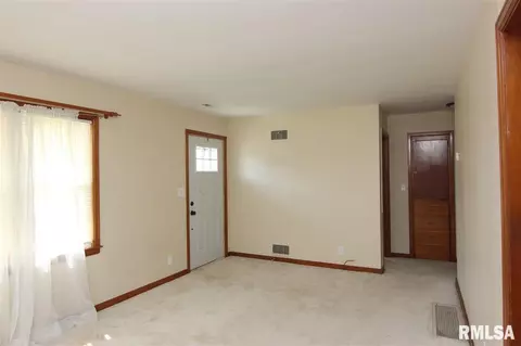 105 W Sunny Ln, Eureka, IL 61530 photo 7