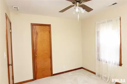 105 W Sunny Ln, Eureka, IL 61530 photo 13