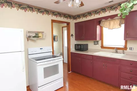 105 W Sunny Ln, Eureka, IL 61530 photo 5