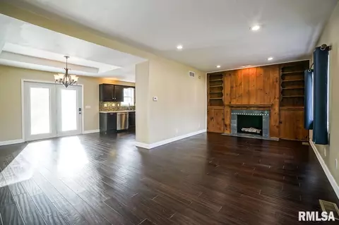 703 S Main St, Eureka, IL 61530 photo 3