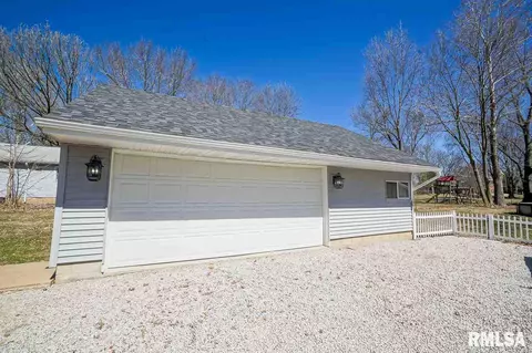 703 S Main St, Eureka, IL 61530 photo 2