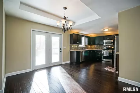 703 S Main St, Eureka, IL 61530 photo 10