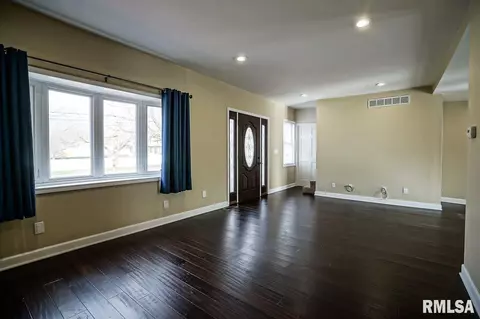 703 S Main St, Eureka, IL 61530 photo 13