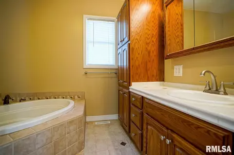703 S Main St, Eureka, IL 61530 photo 21