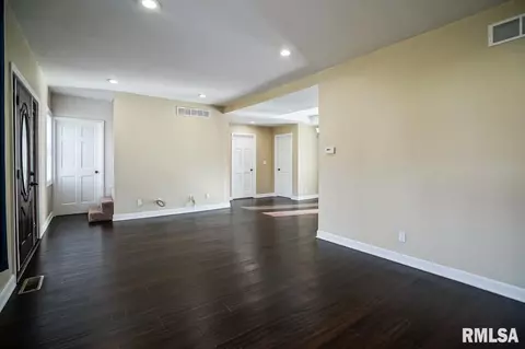 703 S Main St, Eureka, IL 61530 photo 14