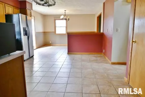 1904 Century Dr, Eureka, IL 61530 photo 9