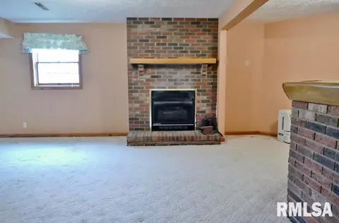 1904 Century Dr, Eureka, IL 61530 photo 26