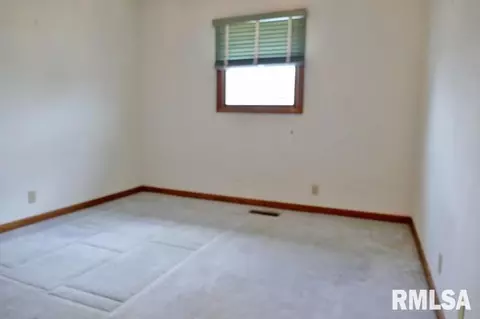 1904 Century Dr, Eureka, IL 61530 photo 24