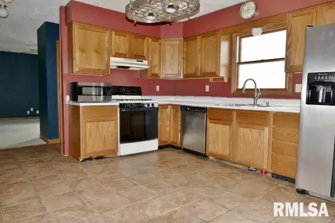 1904 Century Dr, Eureka, IL 61530 photo 7