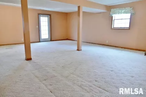 1904 Century Dr, Eureka, IL 61530 photo 28