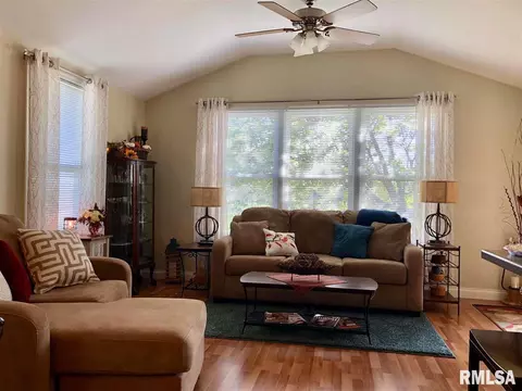 1524 Candy Ln, Macomb, IL 61455 photo 4