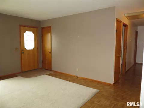310 Circle Dr, Morton, IL 61550 photo 8