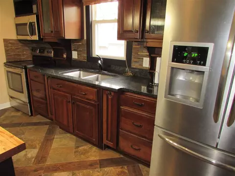 505 James St, Eureka, IL 61530 photo 5